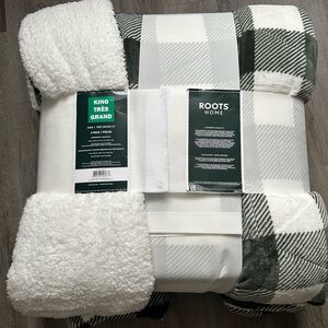 Roots comforter brand new